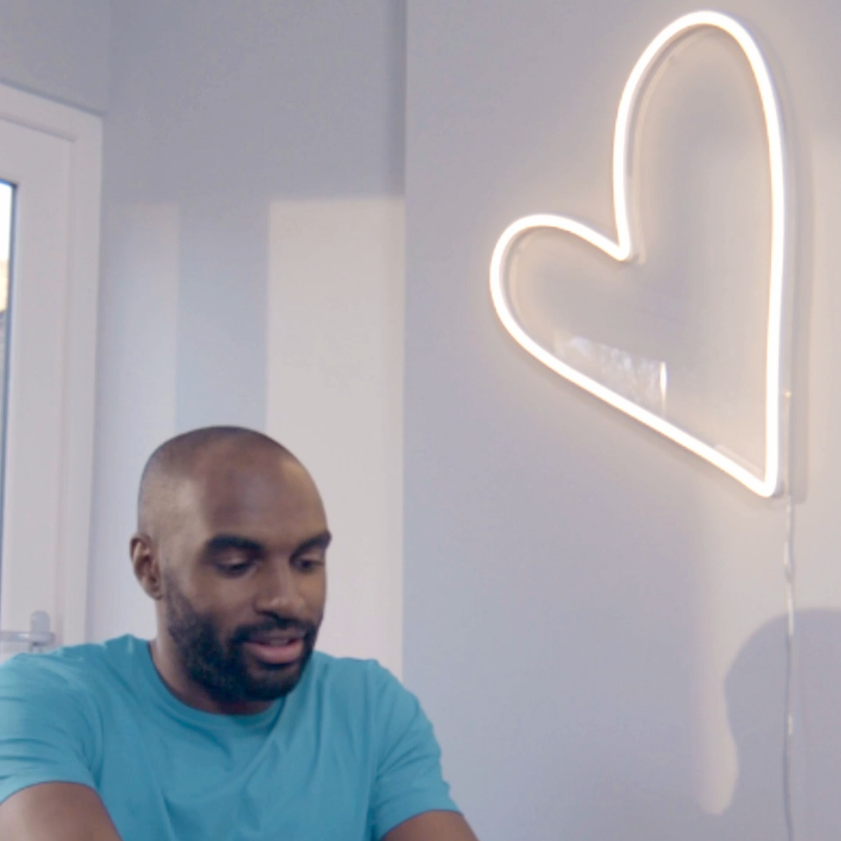 Big Big Heart (Très gros coeur), signe en néon LED